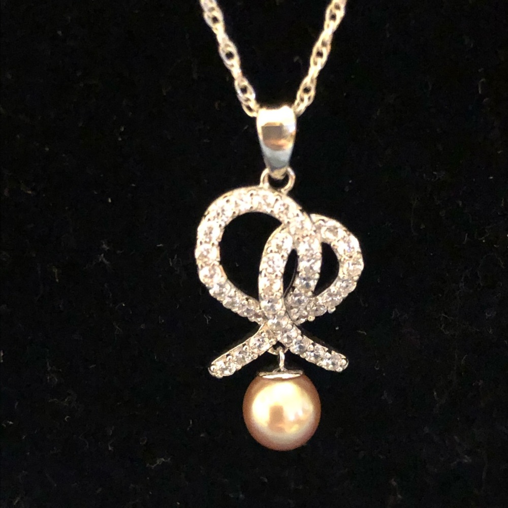 Vantel pearl necklace